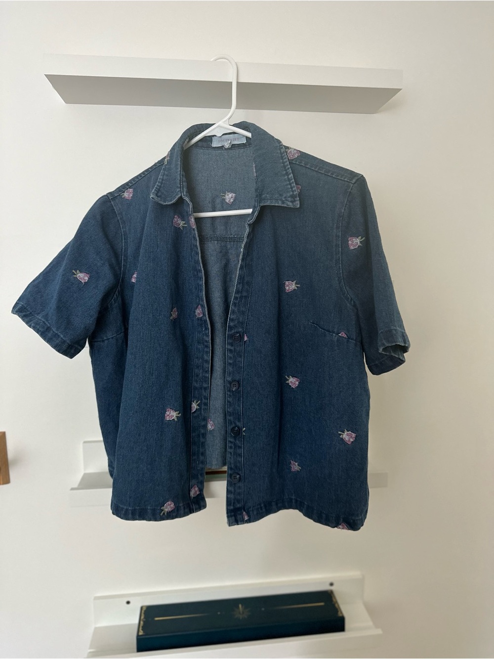 Solitaire- Embroidered Dark Denim Short-Sleeve Button-Up Shirt - Pink Floral